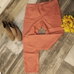 Coral skinny jeans with raw hem